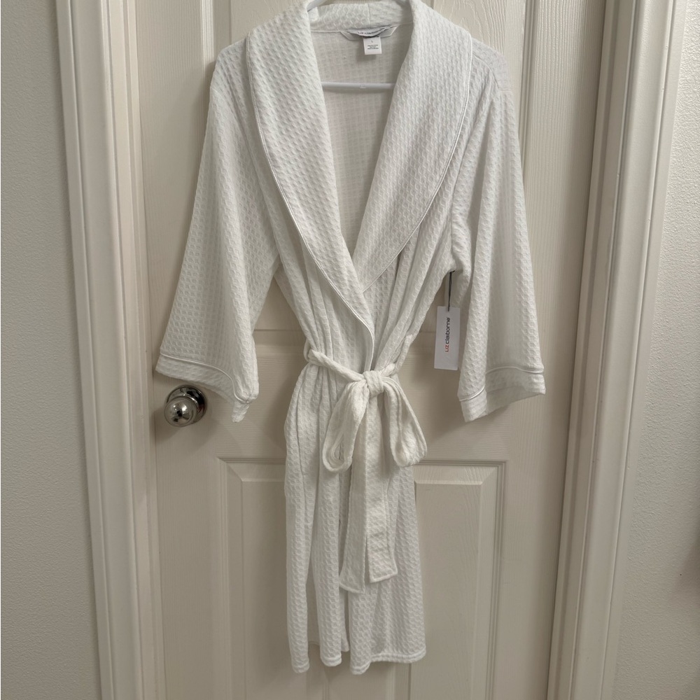Liz Claiborne White Waffle Knit Robe